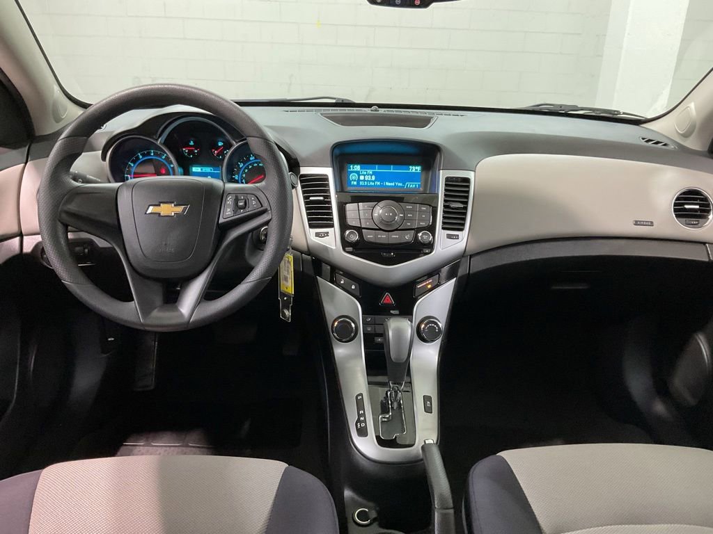 Used 2013 Chevrolet Cruze LS FWD image 6