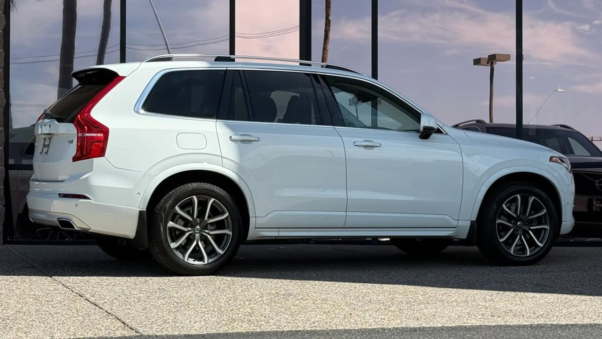 Used 2016 Volvo XC90 T6 Momentum w/ Momentum Plus Package AWD/4WD image 13