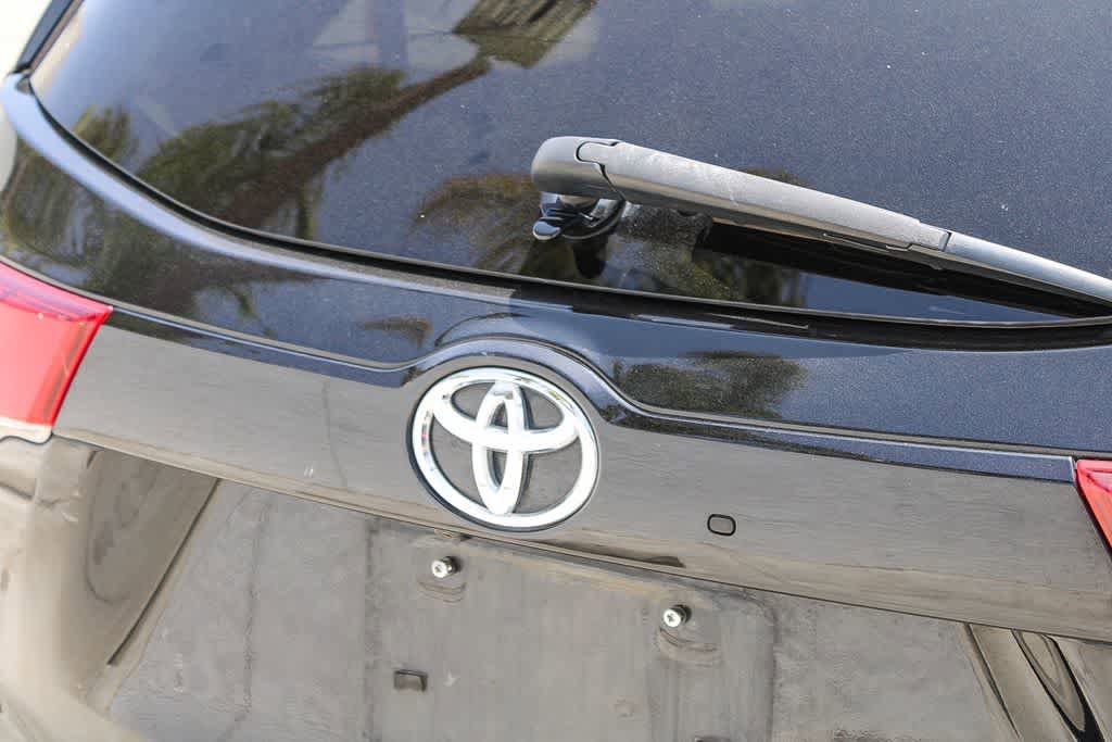 Used 2017 Toyota Highlander XLE AWD/4WD image 11
