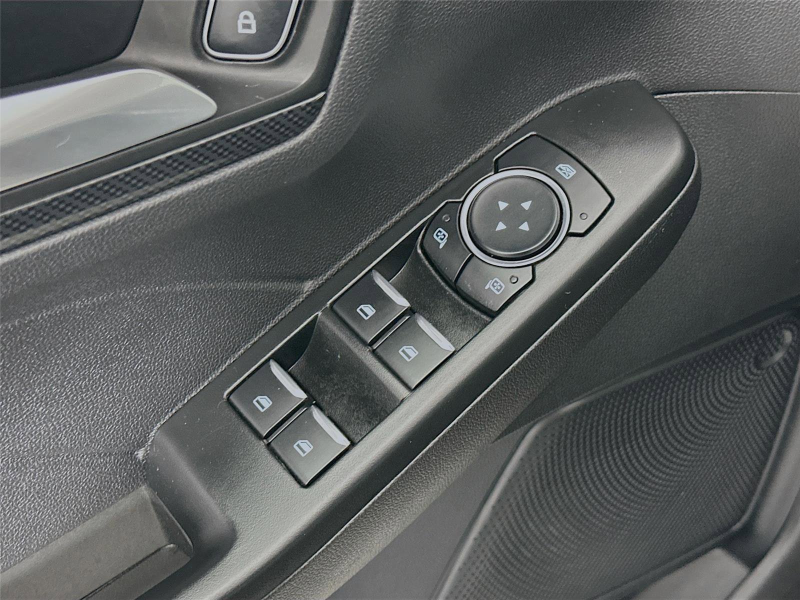 Used 2025 Ford Escape ST-Line image 18