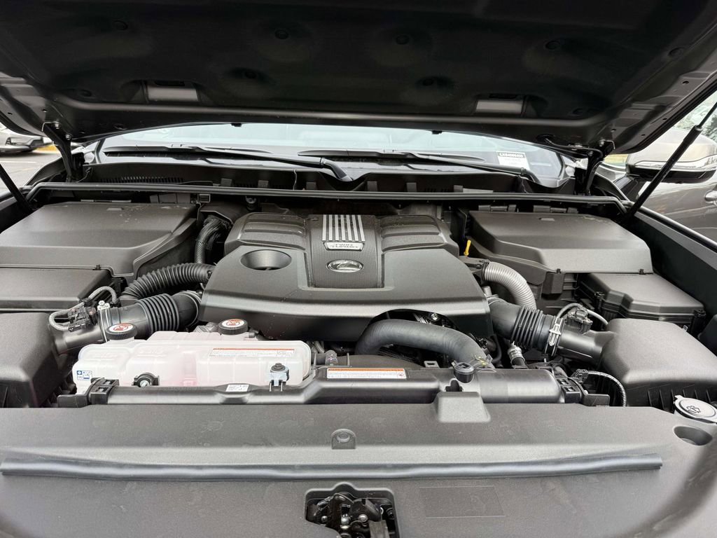 Used 2025 Lexus LX 600 4WD w/ Luxury Package image 26