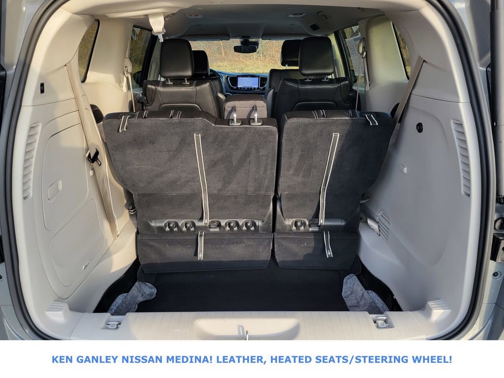 Used 2023 Chrysler Pacifica Touring-L image 44