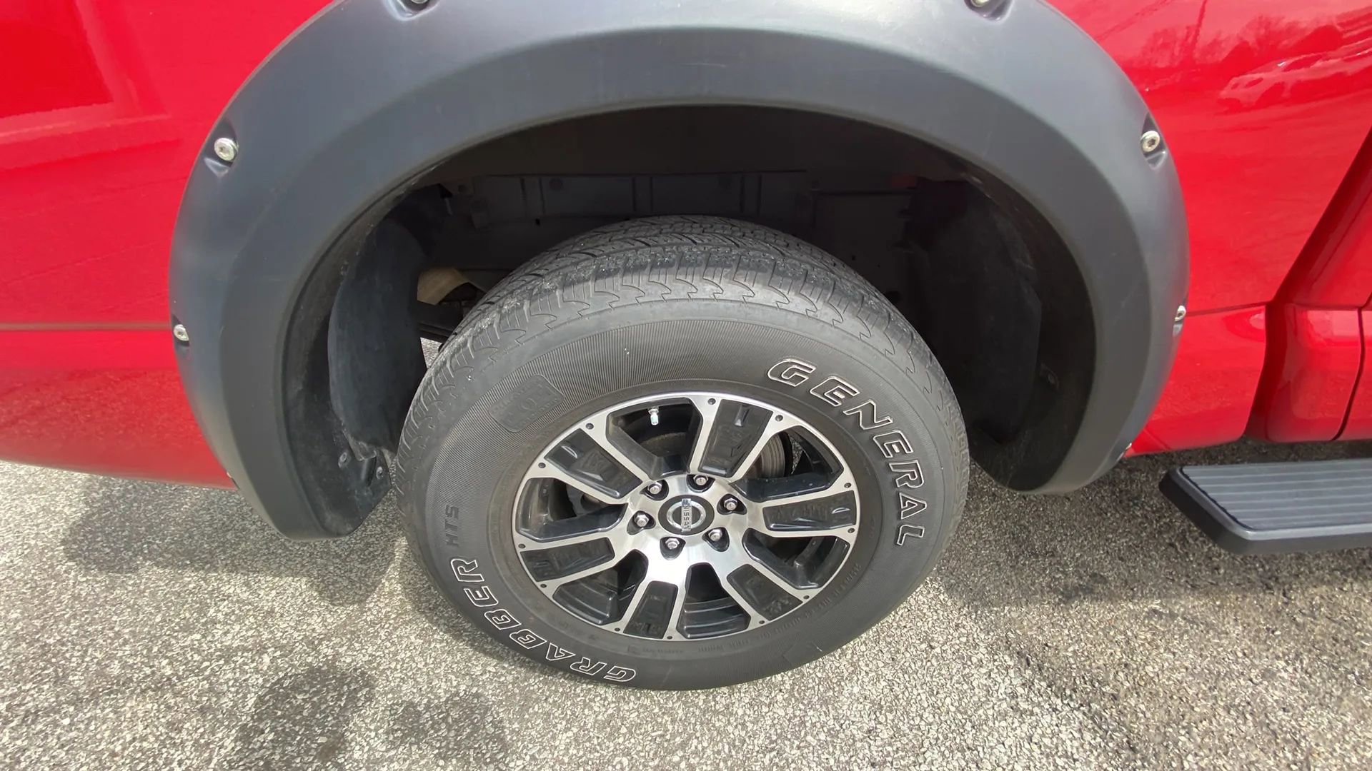 Used 2022 Nissan Titan SV AWD/4WD image 19
