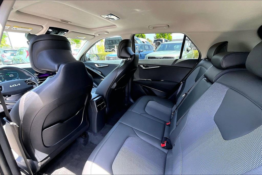 Certified 2025 Kia Niro EX Touring FWD image 16