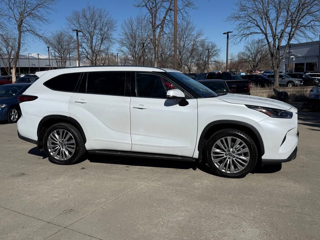 Used 2022 Toyota Highlander Platinum AWD/4WD image 3