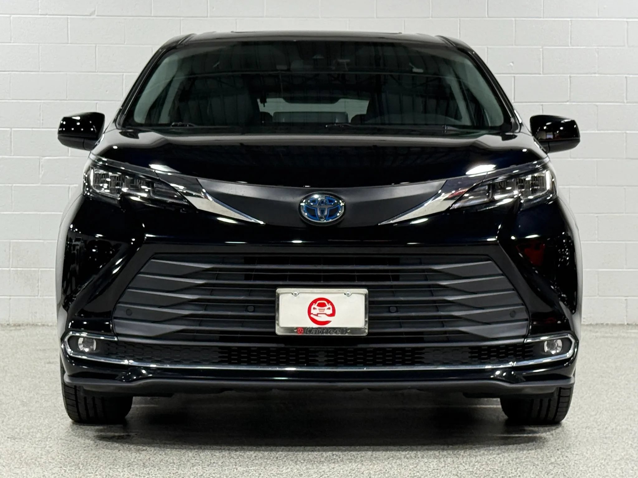 Used 2021 Toyota Sienna XLE FWD image 3
