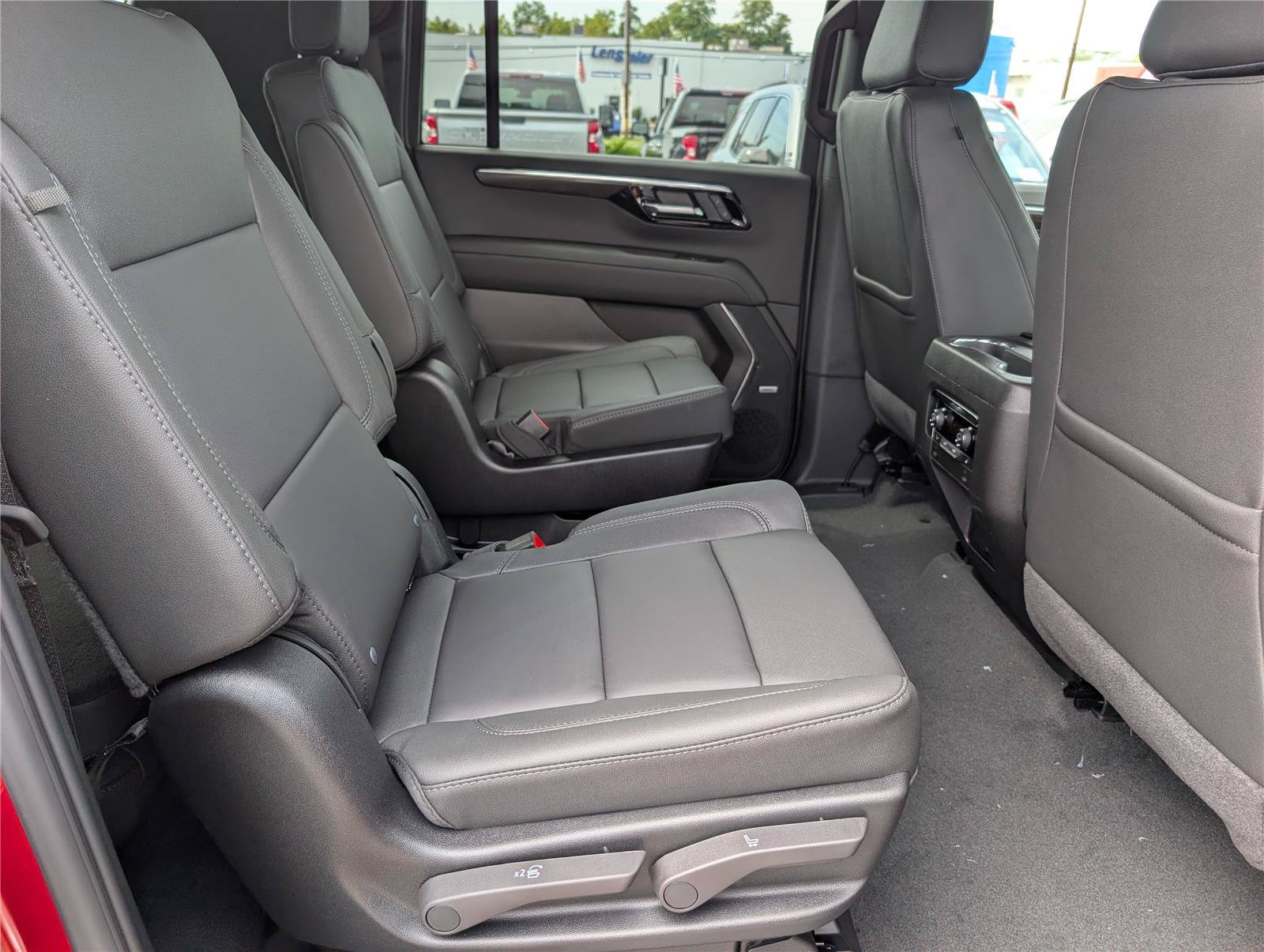New 2026 Chevrolet Suburban Z71 w/ Comfort Package AWD/4WD image 9