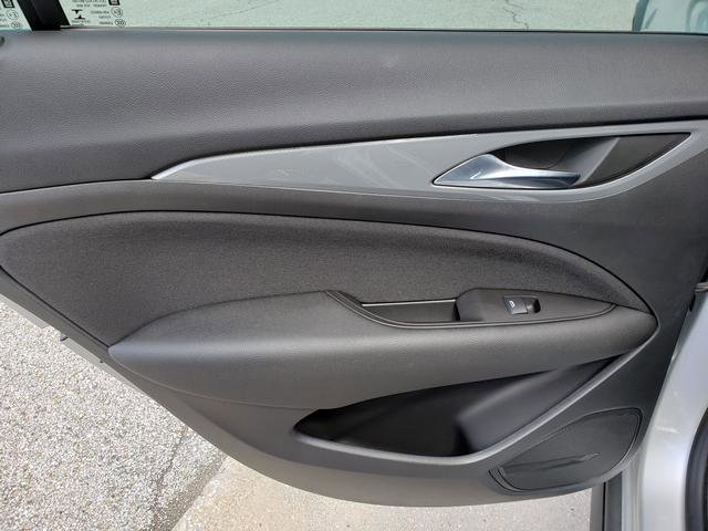 Used 2019 Buick Regal Preferred w/ Sights and Sounds Package image 13