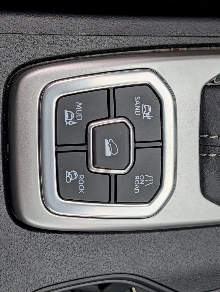 Used 2026 Nissan Frontier SV AWD/4WD image 16