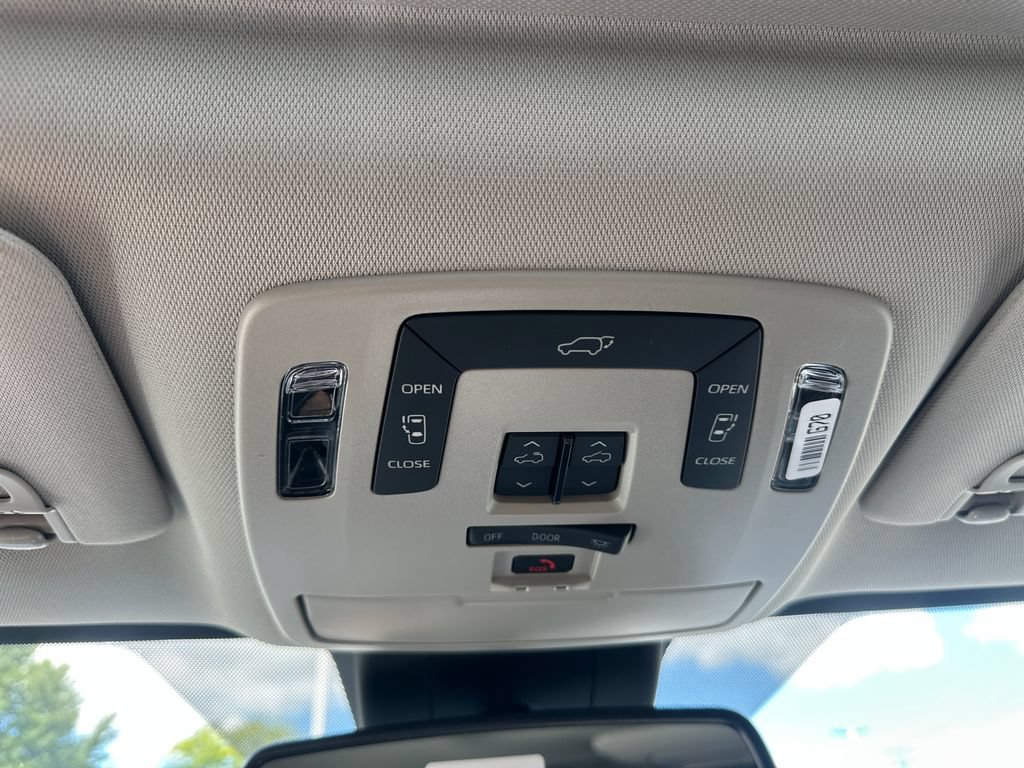 Used 2026 Toyota Sienna XLE AWD/4WD image 30