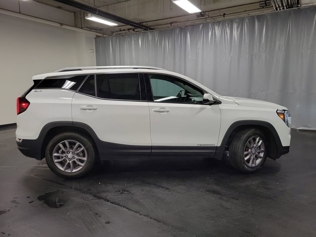 Used 2023 GMC Terrain SLT image 9