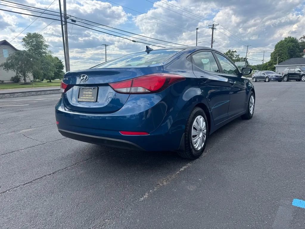 Used 2014 Hyundai Elantra SE w/ Option Group 02 FWD image 3