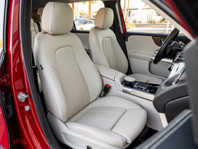 Used 2021 Mercedes-Benz GLB 250 4MATIC image 41