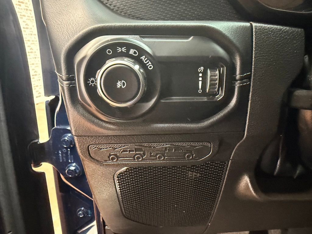 Used 2025 Jeep Wrangler Rubicon w/ Safety Group image 21