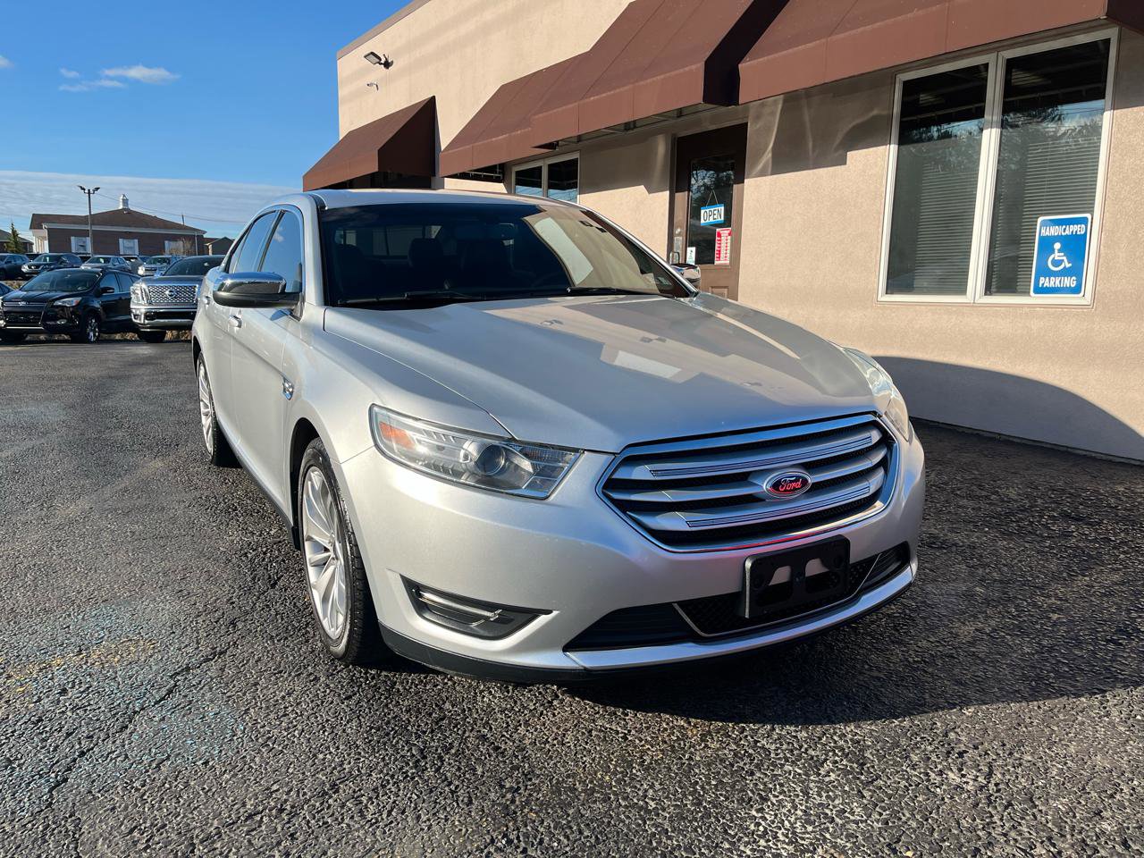 Used 2014 Ford Taurus Limited image 2