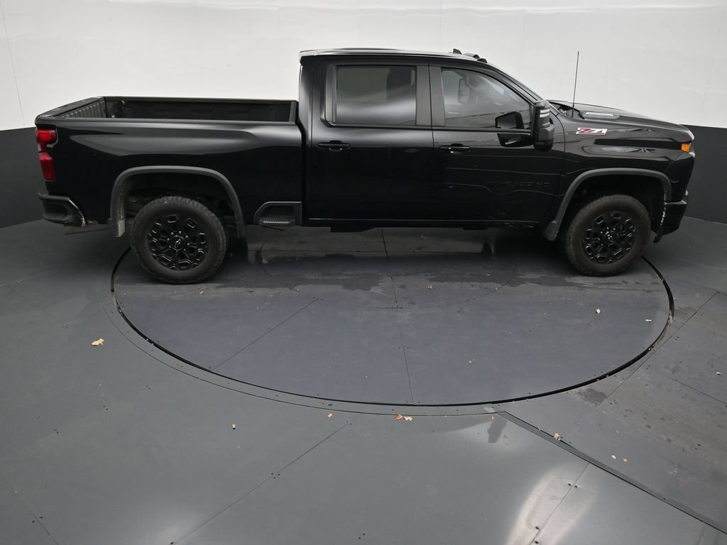Used 2022 Chevrolet Silverado 2500 LT w/ Midnight Edition AWD/4WD image 17