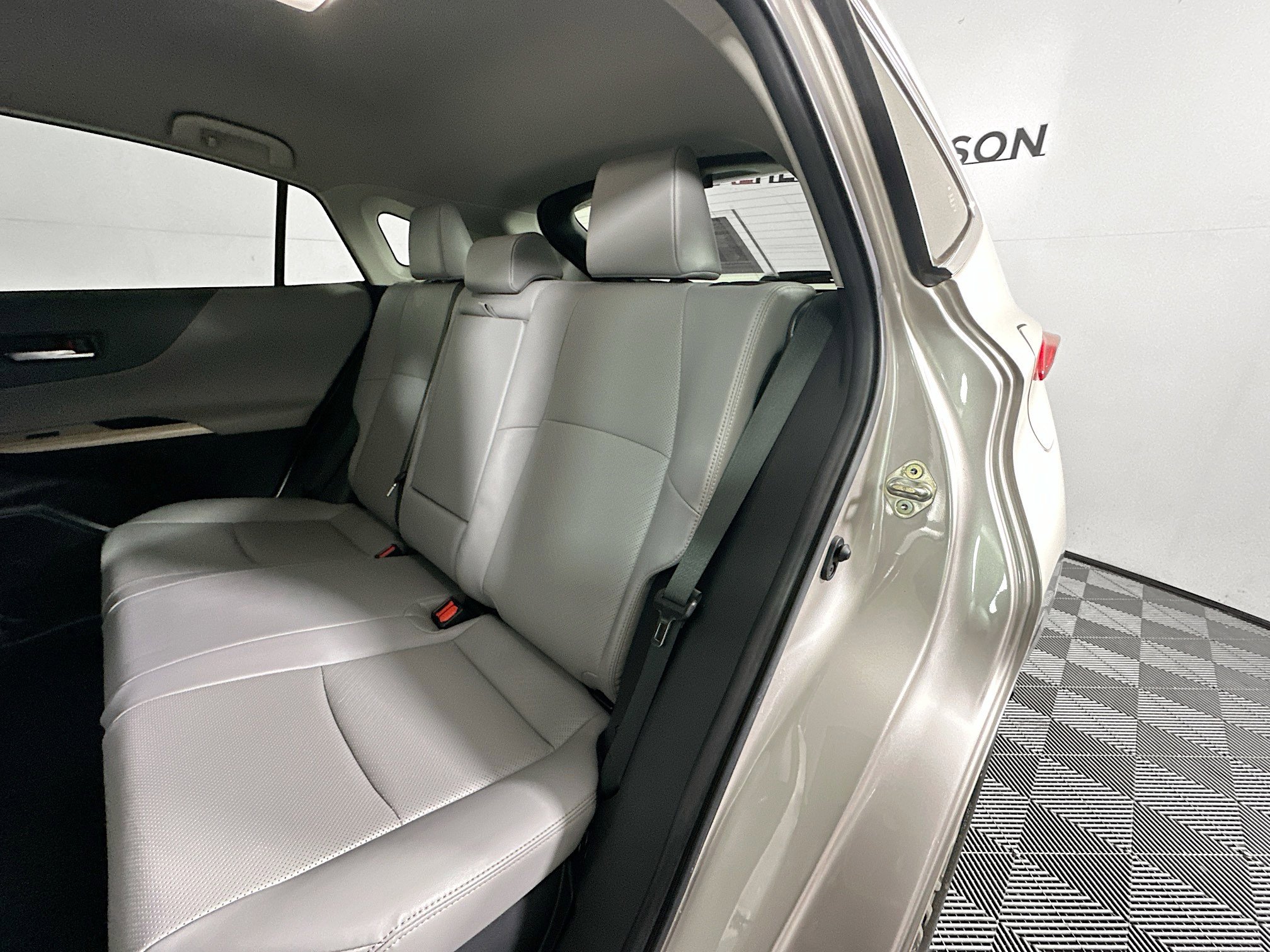 Used 2023 Toyota Venza LE image 26