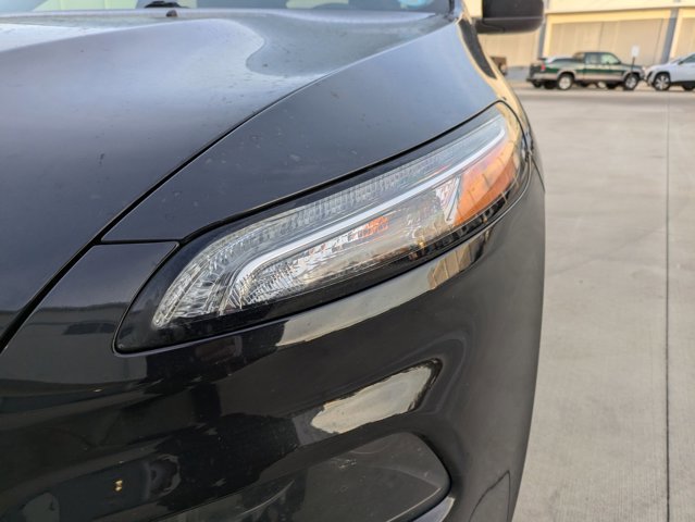 Used 2016 Jeep Cherokee Latitude w/ Comfort & Sound Group image 9