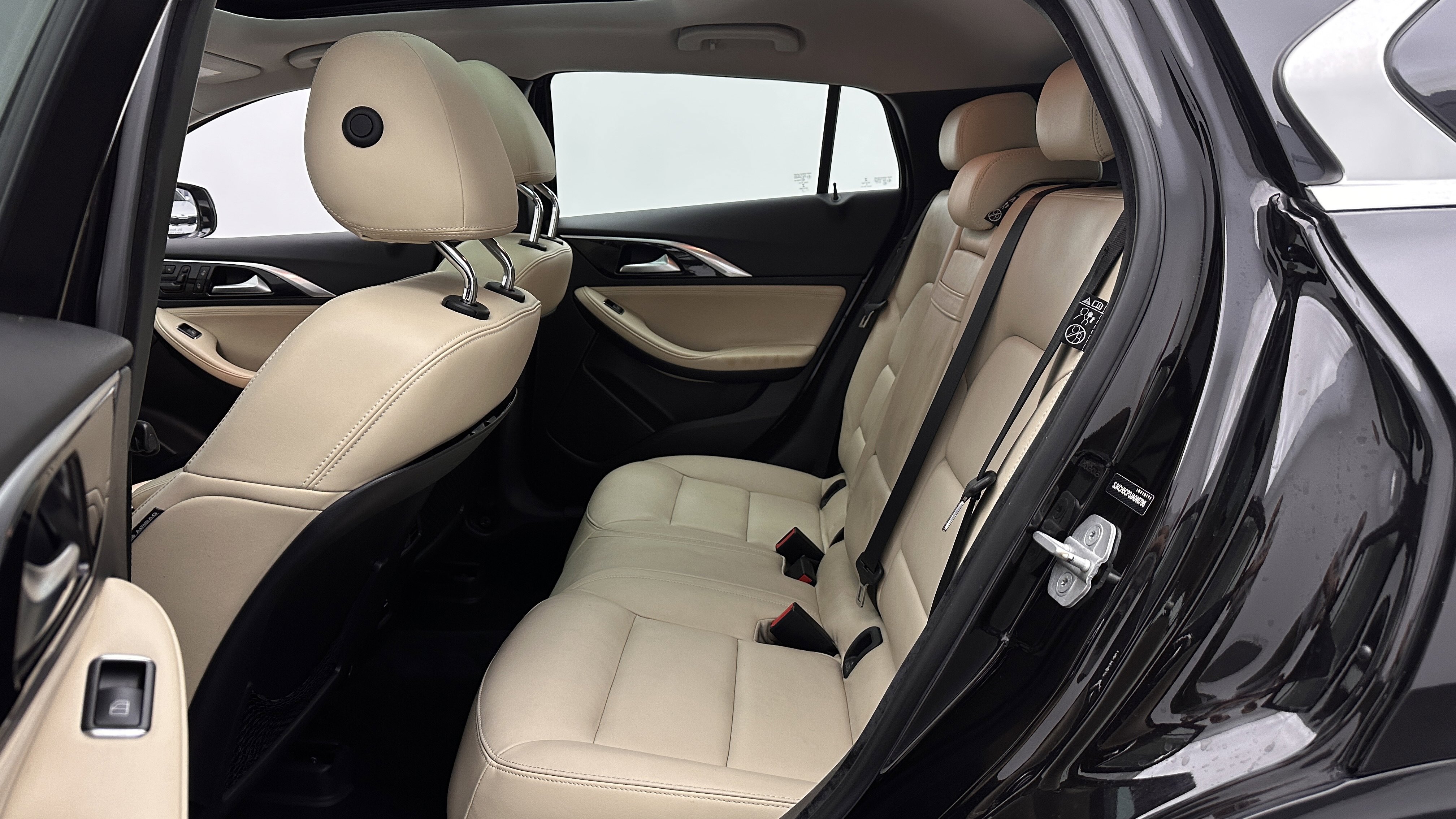 Used 2018 INFINITI QX30 Premium w/ Navigation Package FWD image 25