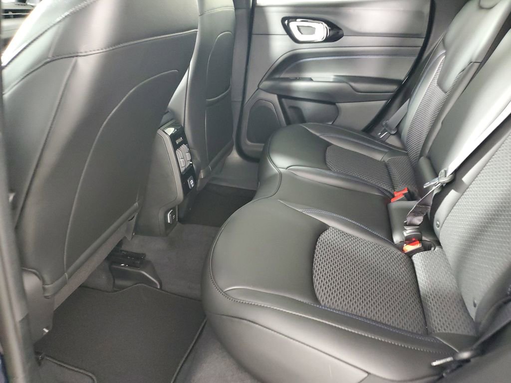 New 2026 Jeep Compass Latitude image 13