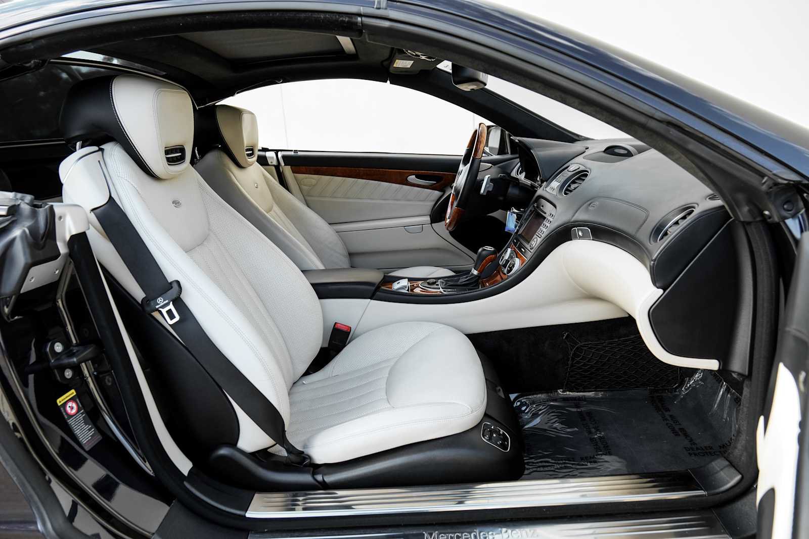 Used 2011 Mercedes-Benz SL 550 image 28