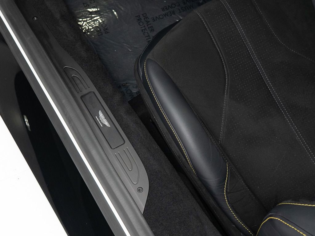 Used 2025 Aston Martin V8 Vantage Coupe image 12