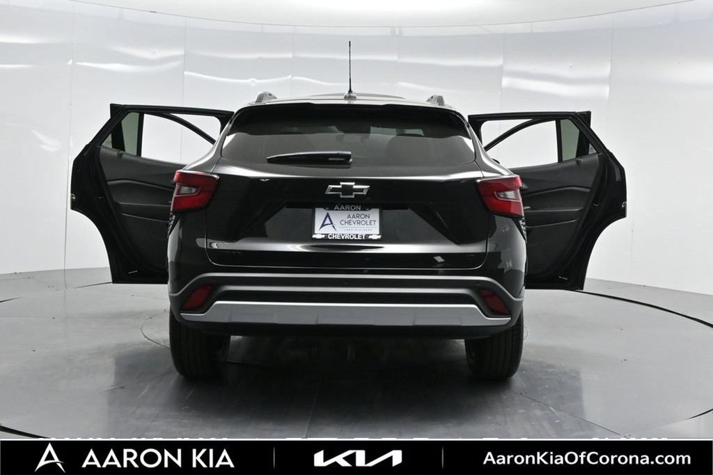 Used 2026 Chevrolet Trax LT w/ Sunroof Package FWD image 56