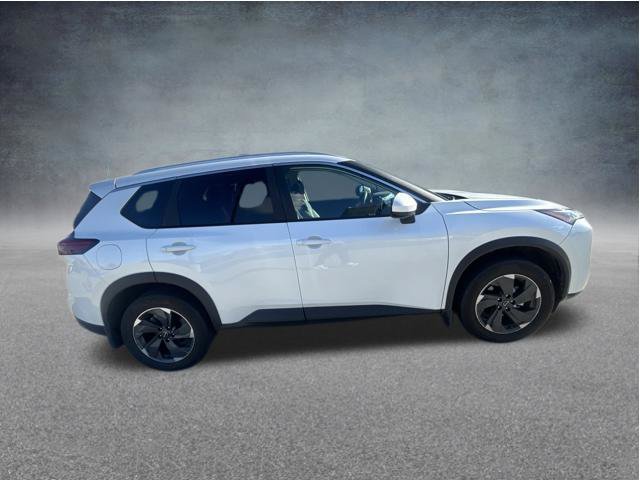 Used 2025 Nissan Rogue SV w/ SV Premium Package FWD image 9