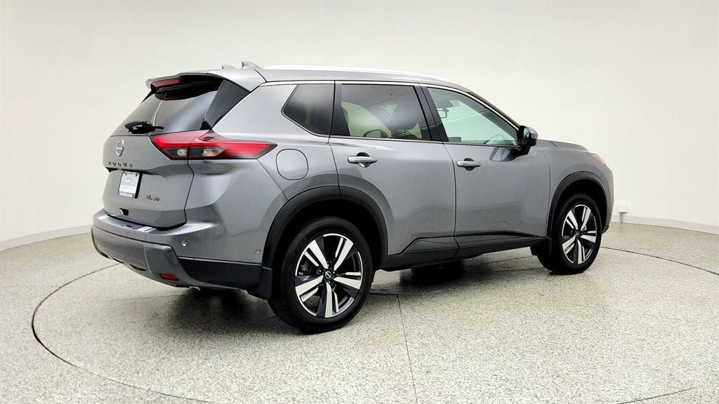 Used 2025 Nissan Rogue SL w/ Tech Package AWD/4WD image 5