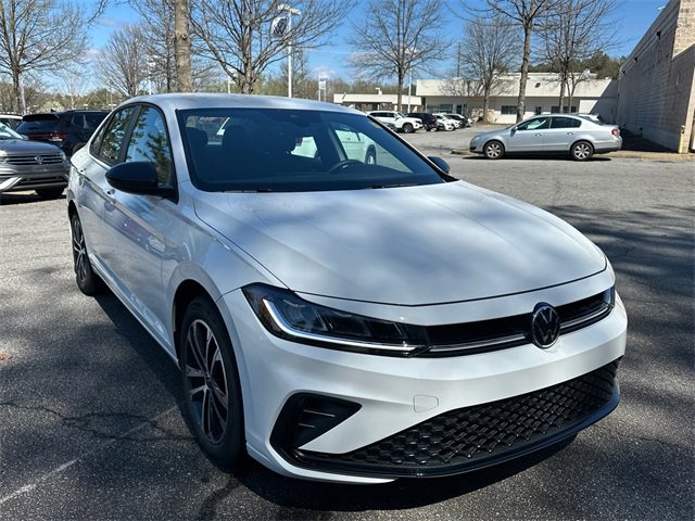 Used 2025 Volkswagen Jetta Sport image 3
