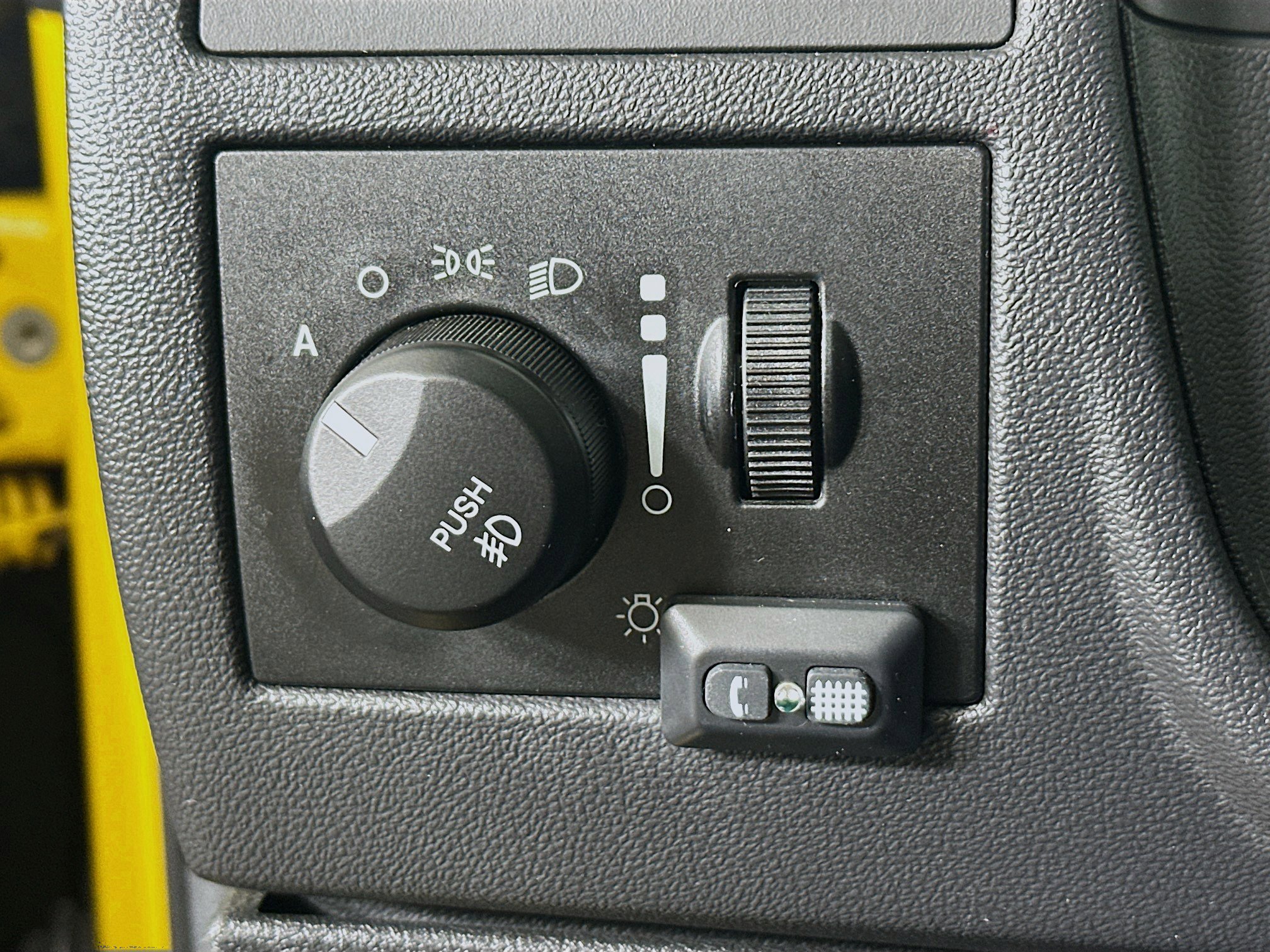 Used 2010 Dodge Challenger R/T RWD image 16