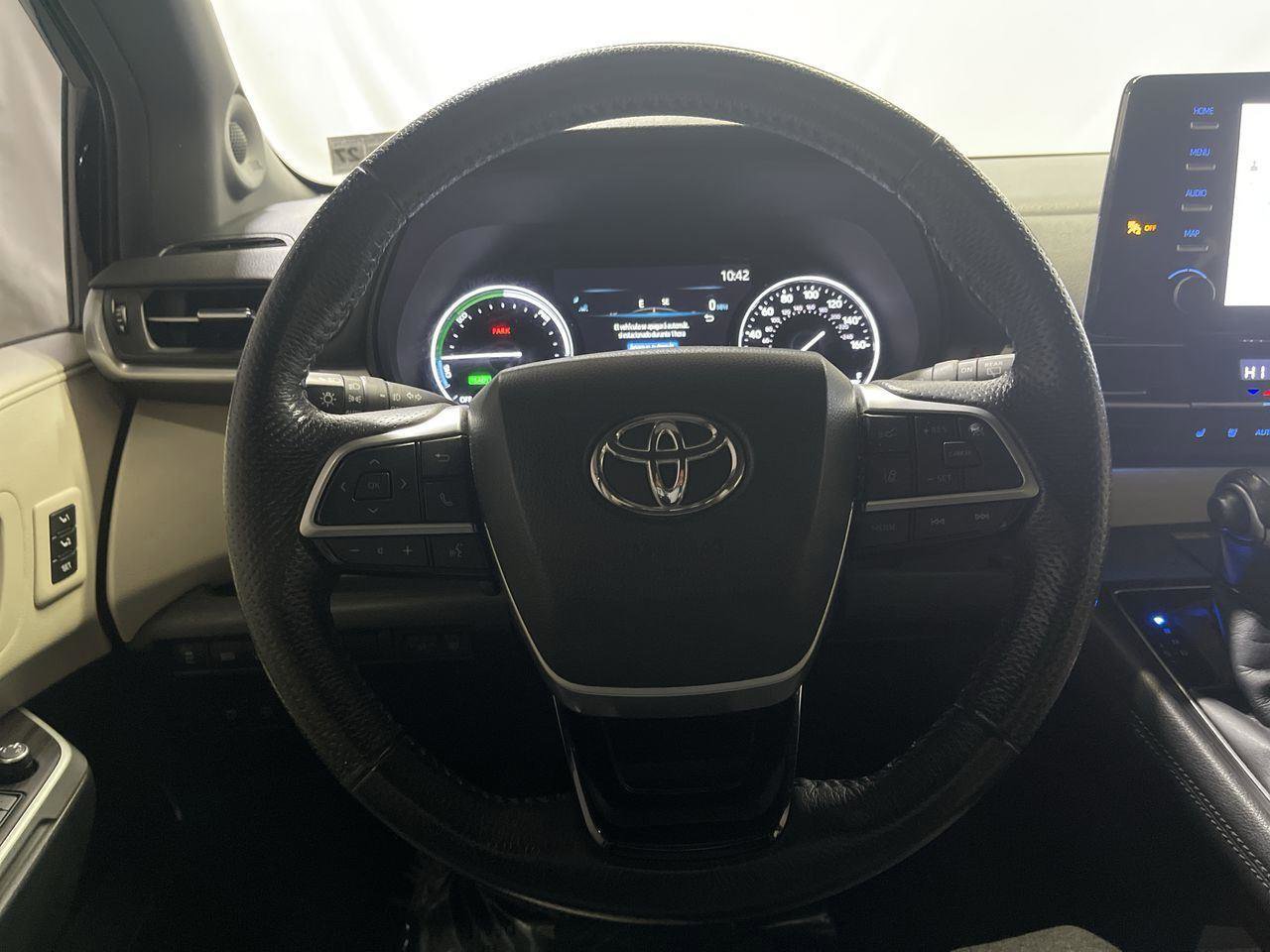 Used 2022 Toyota Sienna Limited image 14