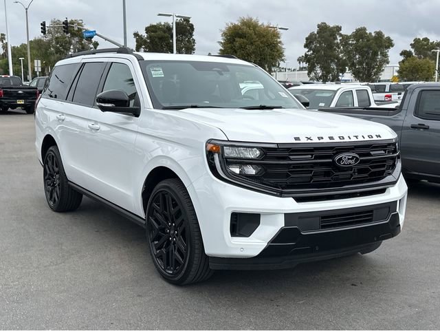 New 2026 Ford Expedition Platinum w/ Stealth Performance Package image 3