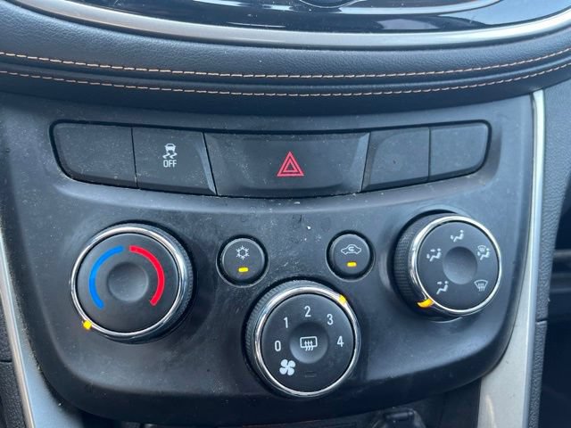 Used 2018 Chevrolet Trax LT w/ LT Convenience Package FWD image 26