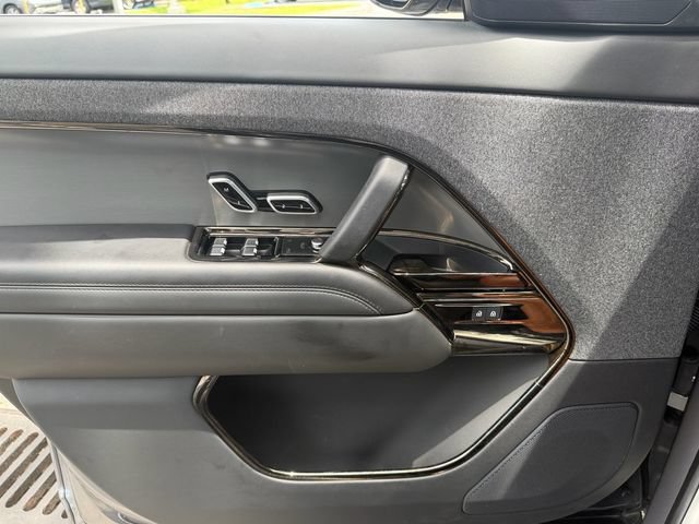 Used 2025 Land Rover Range Rover Sport SE AWD/4WD image 34