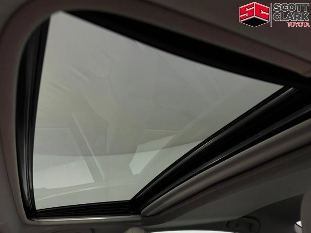 Used 2020 Toyota Camry SE w/ Convenience Package FWD image 27