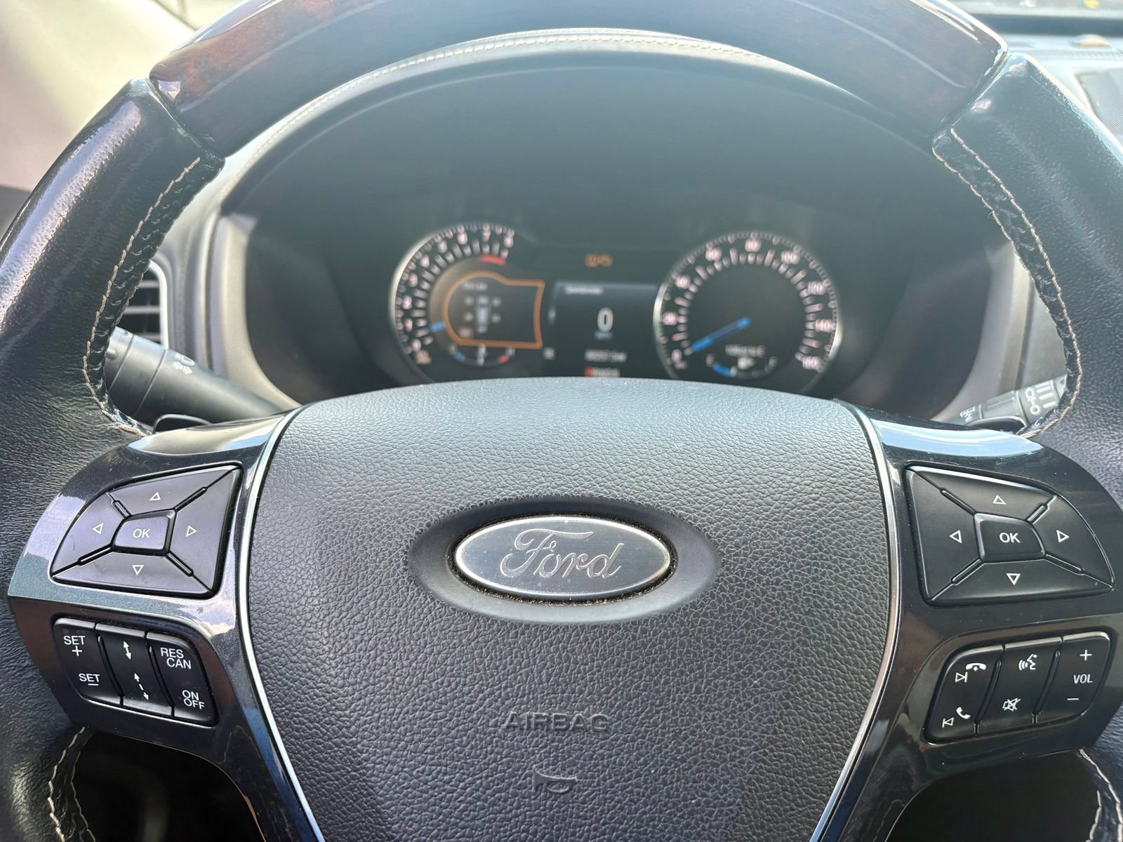 Used 2017 Ford Explorer Platinum AWD/4WD image 14