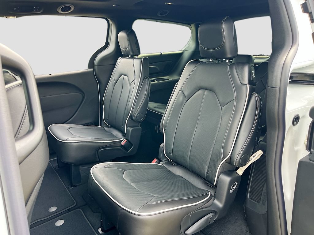 New 2027 Chrysler Pacifica Limited w/ Family Tech Group FWD image 26