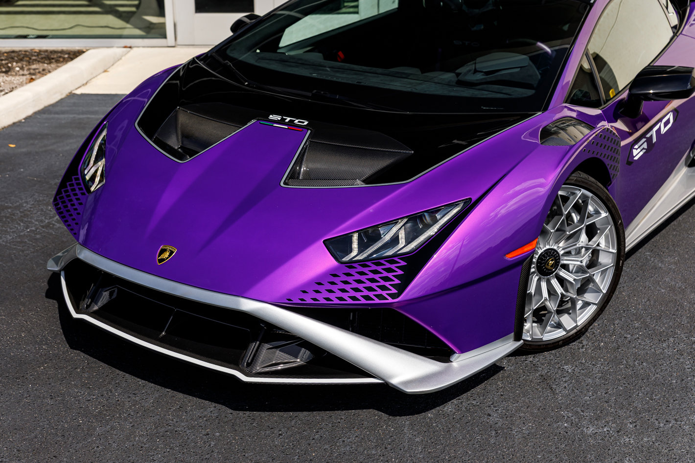 Used 2023 Lamborghini Huracan STO image 6