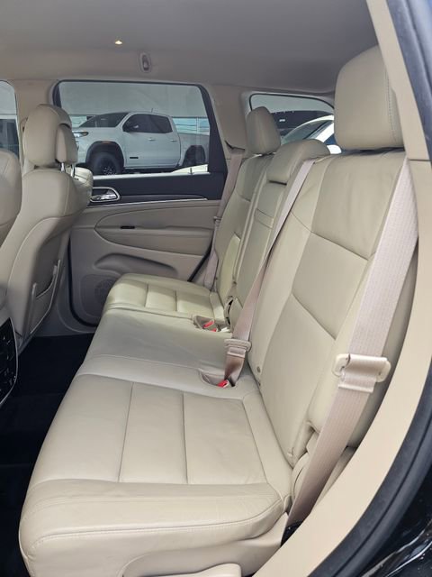 Used 2017 Jeep Grand Cherokee Limited image 23