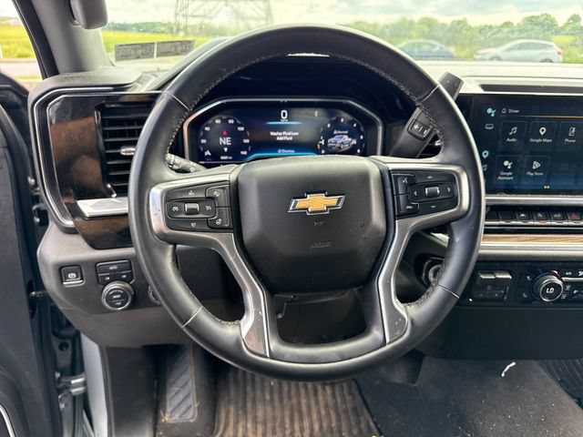 Used 2025 Chevrolet Silverado 1500 LT AWD/4WD image 17