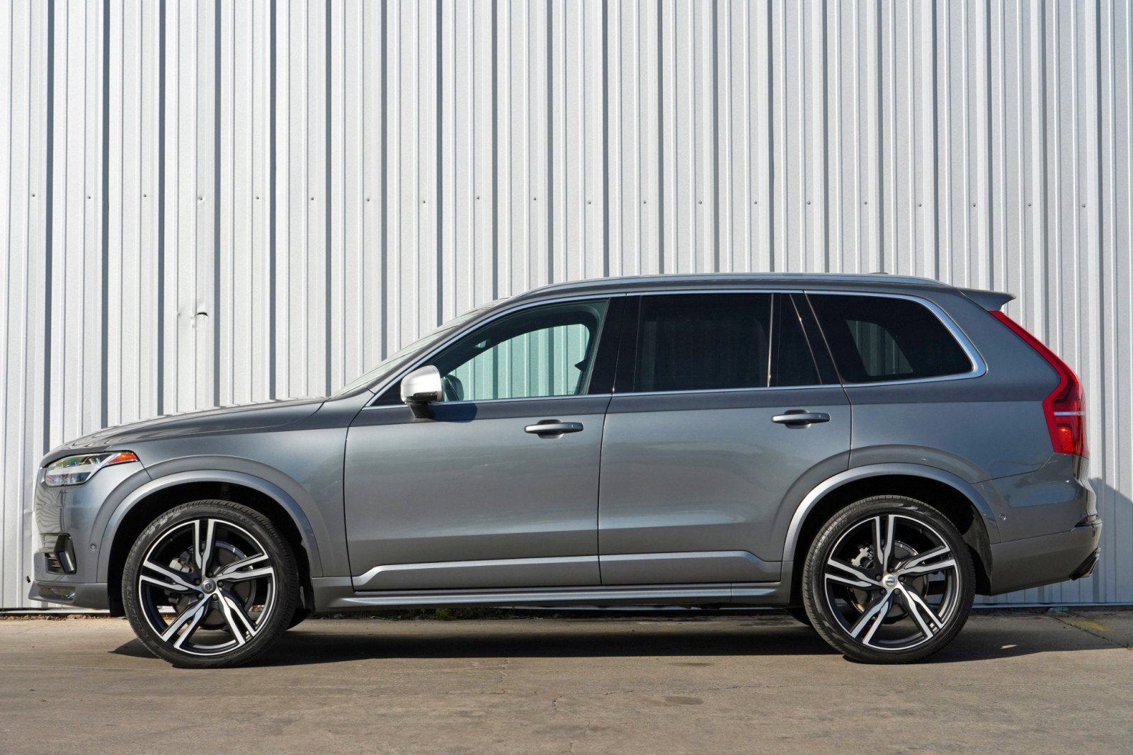 Used 2019 Volvo XC90 T6 R-Design w/ Protection Package Premier image 8