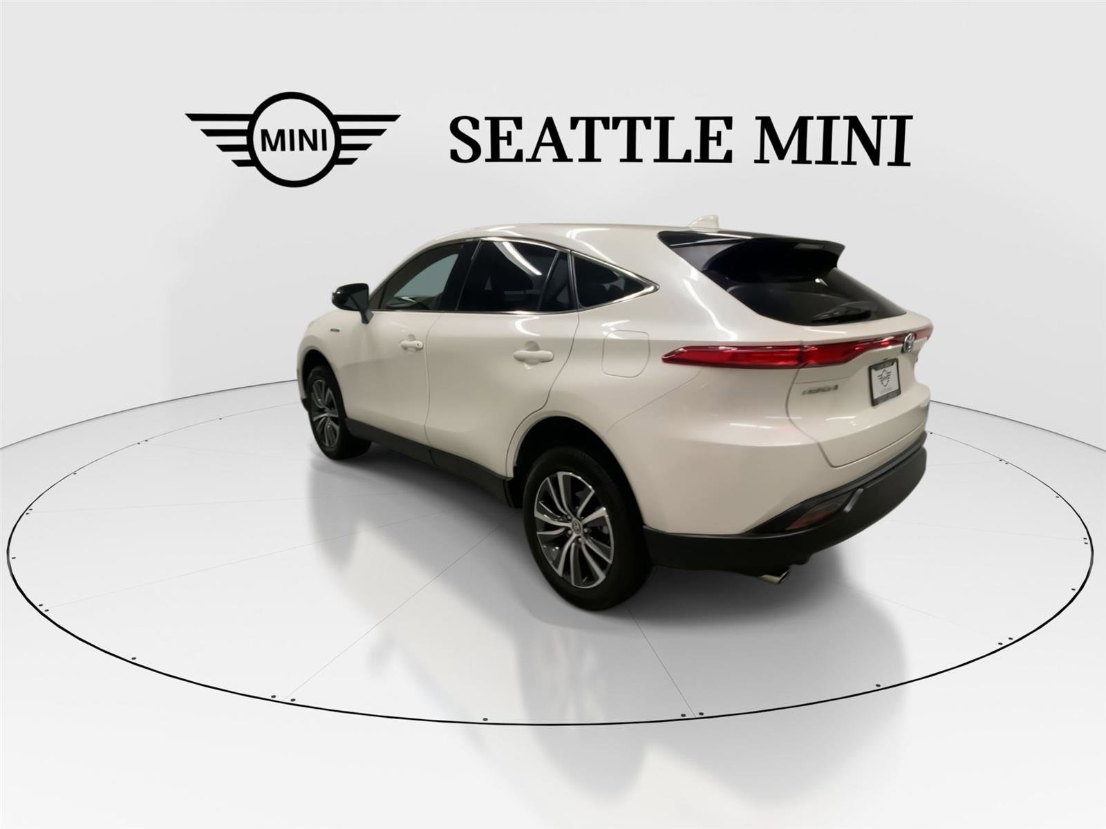 Used 2021 Toyota Venza LE w/ Carpet Mat Package (TMS) AWD/4WD image 8