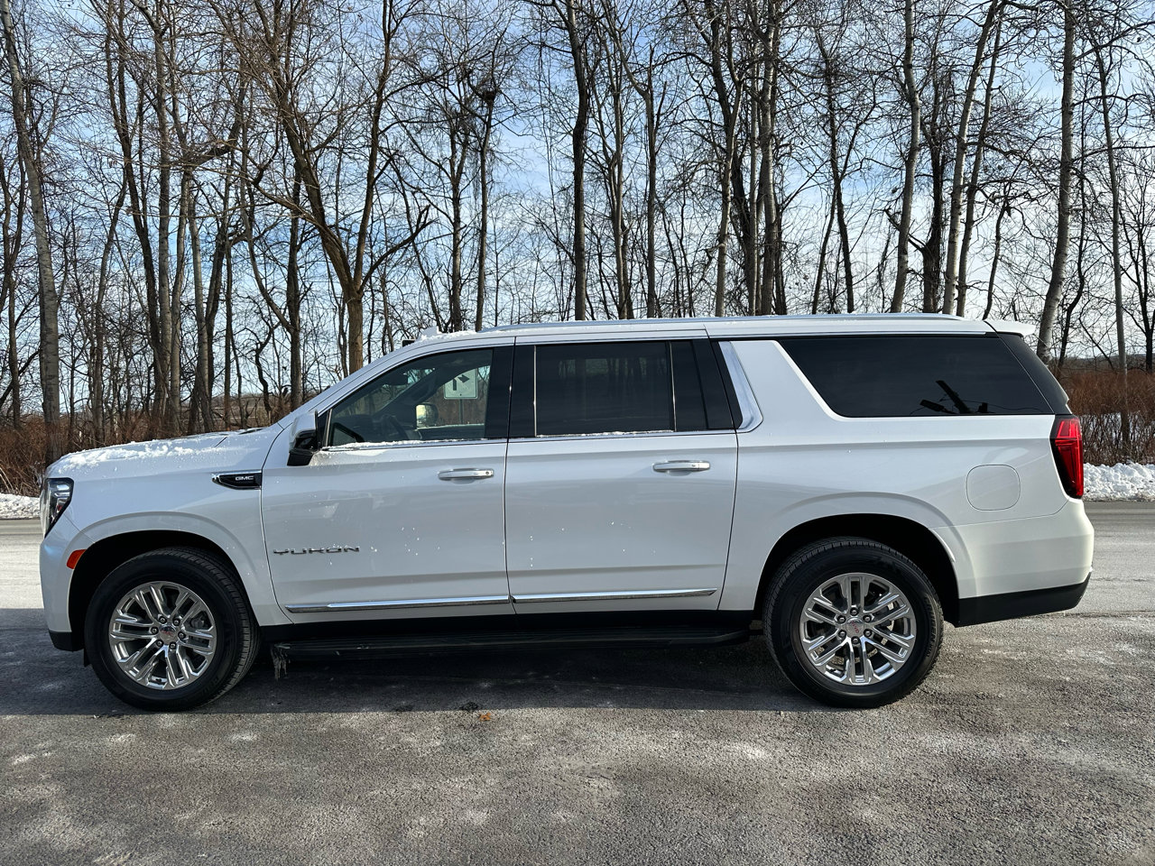 Used 2023 GMC Yukon XL SLT w/ SLT Luxury Package image 8