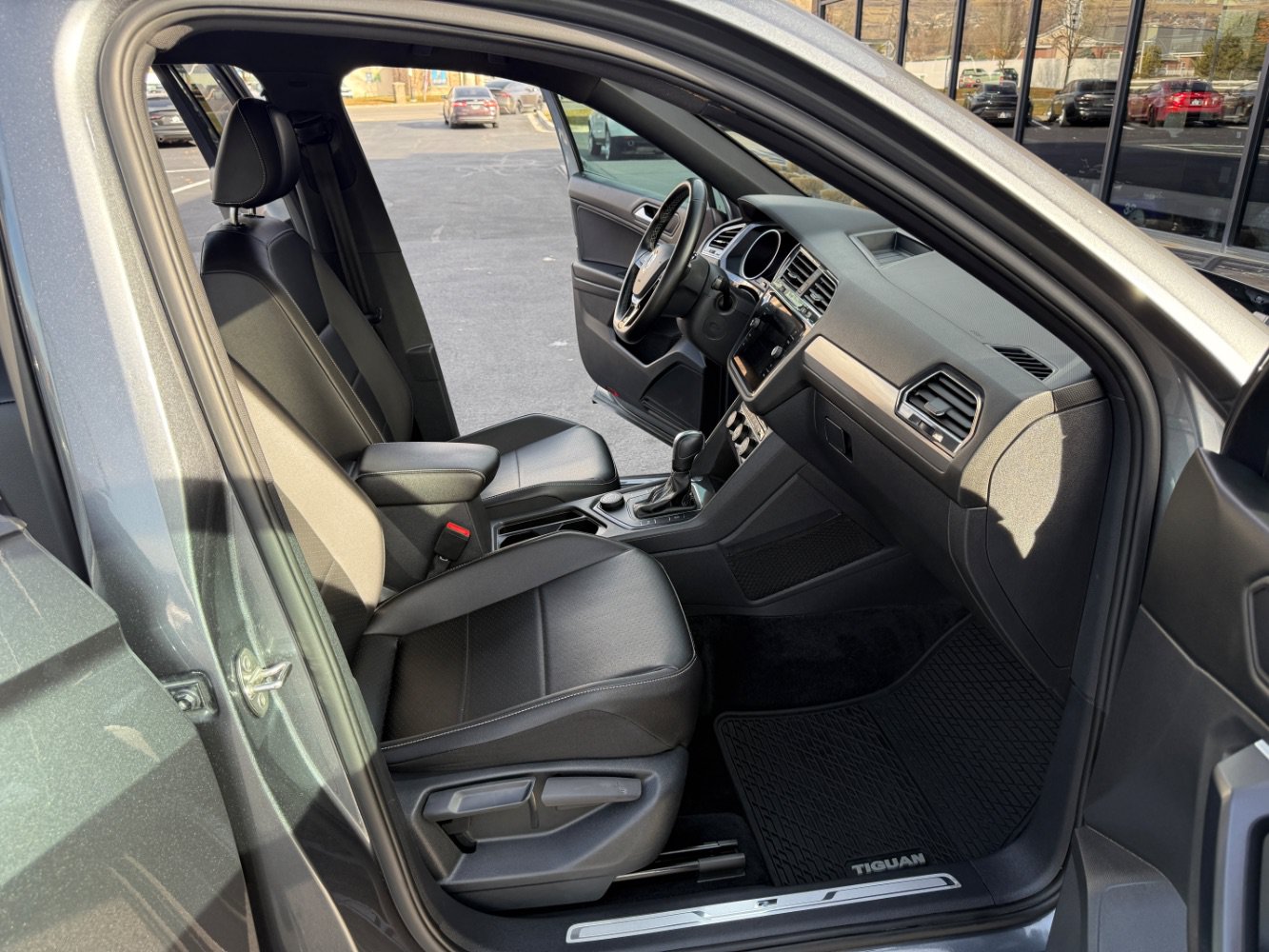 Used 2021 Volkswagen Tiguan SE R-Line AWD/4WD image 14