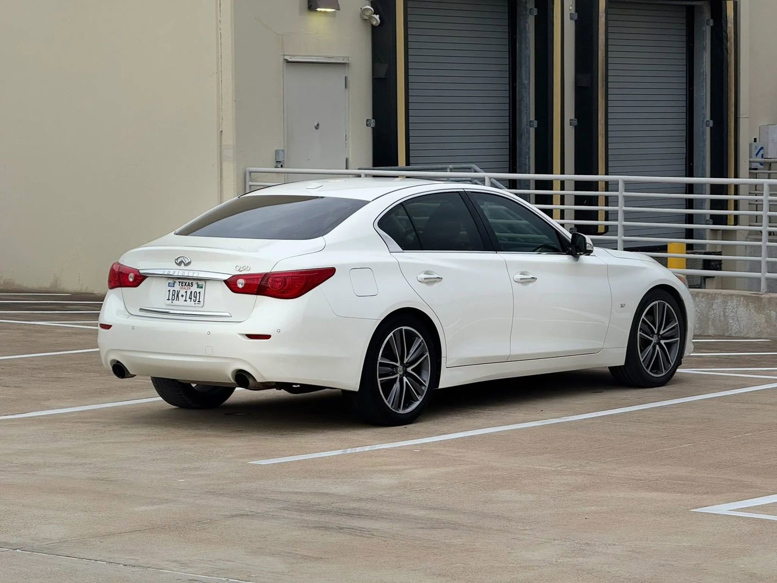 Used 2015 INFINITI Q50 Premium w/ Technology Package RWD image 7