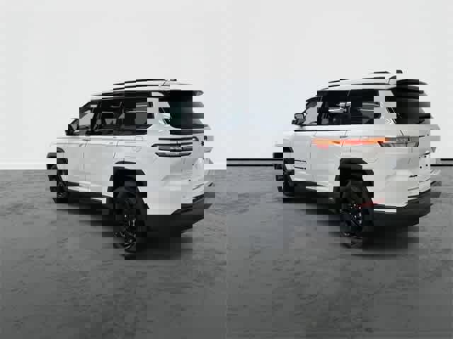 Used 2023 Jeep Grand Cherokee L Laredo image 9