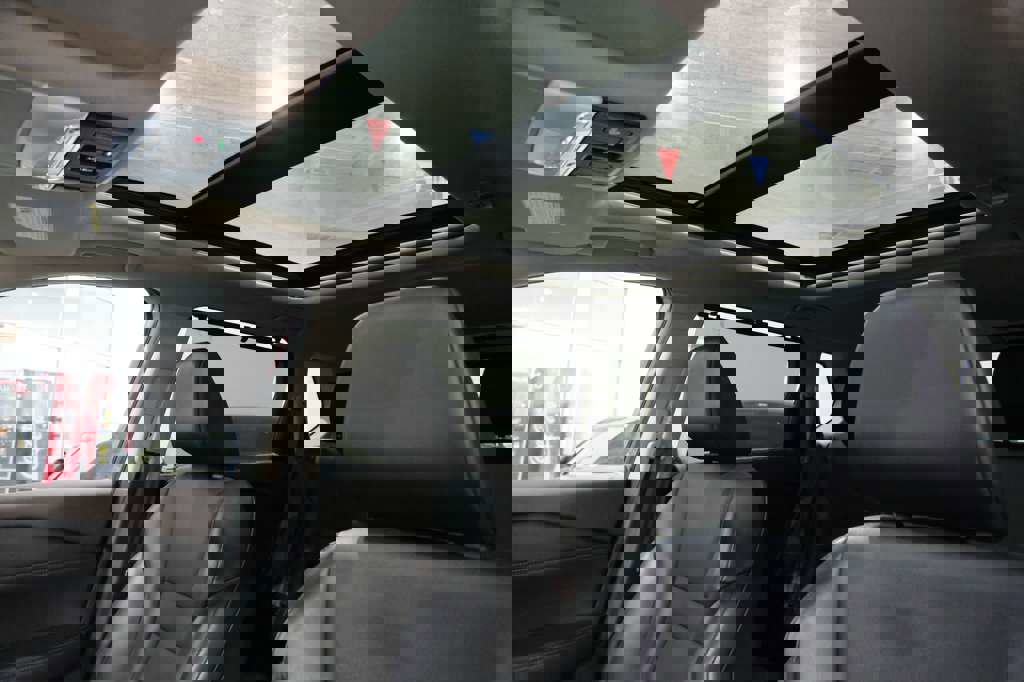 Used 2021 Nissan Rogue SV w/ Premium Package image 34