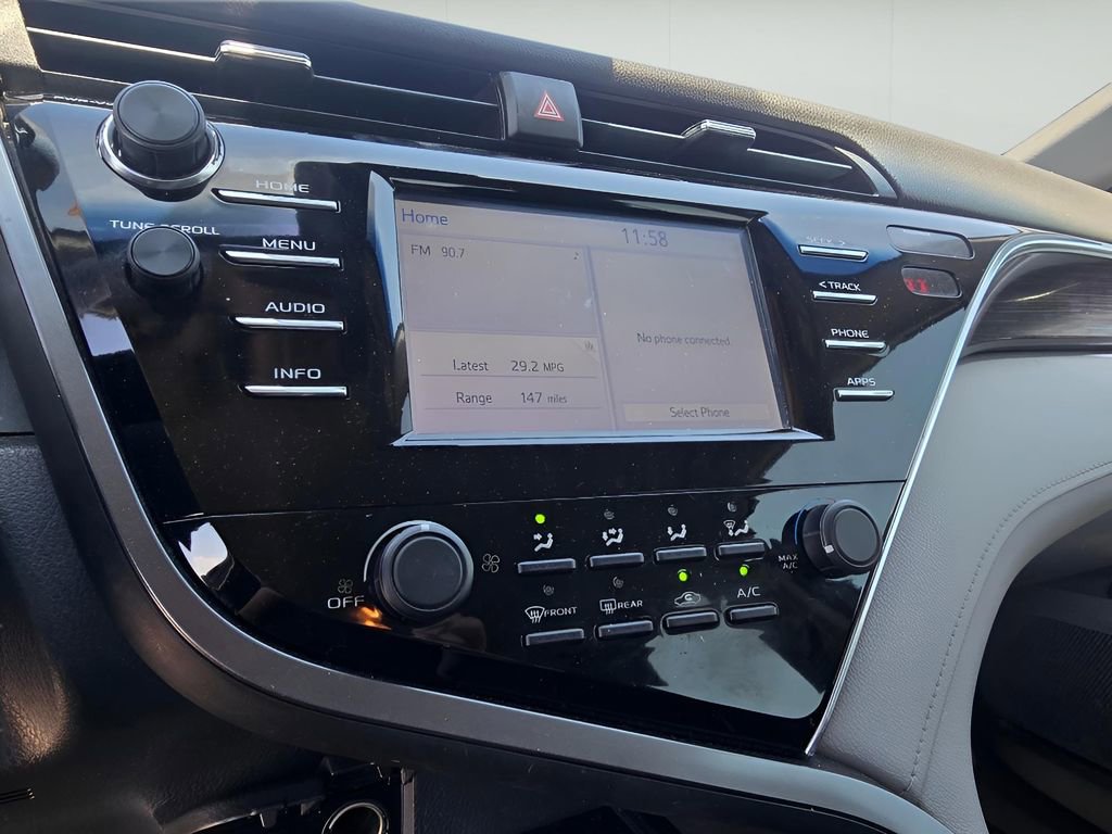 Used 2018 Toyota Camry LE image 18