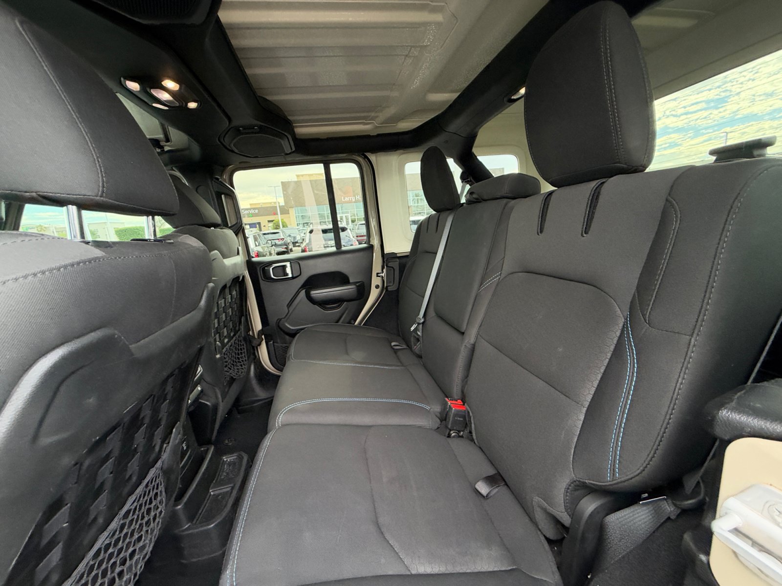 Used 2022 Jeep Wrangler Unlimited Rubicon 4xe w/ Cold Weather Group AWD/4WD image 17